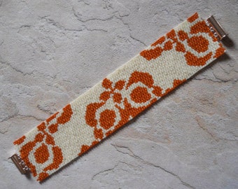 Bracelet: Stylized Floral Design, Peyote Stitch, Burnt Orange and Cream, Tube Clasp