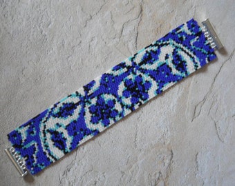 Bracelet: Turkish Tile Floral Design in Blue & White, Peyote Stitch, Magnetic Tube Clasp