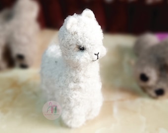 9 cm 11 cm Needle Felted Alpaca Sculptures with  Felted Animals by Hand in Alpaca Fiber