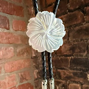 Carved Flower Mother of Pearl Bolo Tie. Unisex statement necklace, boho groom accessories, handmade western necklace, southwest modern style