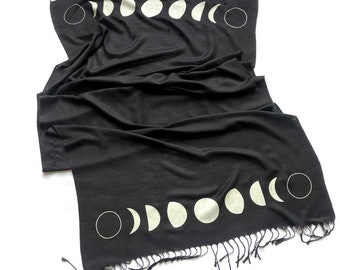 Foulard céleste. Phases de la lune, ciel nocturne, pashmina de bambou. Foulard noir, pleine lune, croissant de lune, calendrier lunaire, cadeau de sorcellerie