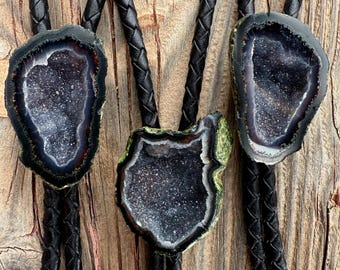 Black Tabasco Geode Bolo Tie. Dark Amethyst Druzy Agate, western style leather necklace, stone bola, goth fashion, southwest gothic wedding