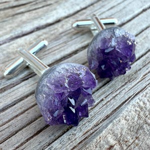 Round Amethyst Crystal Cufflinks. Amethyst Geode Slice, raw stone cufflinks, purple wedding cufflinks. February birthday gift men, boyfriend