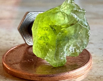 Raw Peridot Crystal Shirt Studs – Green Gemstone Tuxedo Buttons, Alternative Black Tie Formalwear, Wedding Tux Button Set of 3, 4 or 5