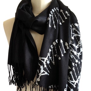 DNA-Schal. DNA-Doppelspirale, Siebdruck Pashmina. Geschenk für Evolutionsbiologie, Molekularbiologie, Biochemiker Geschenk