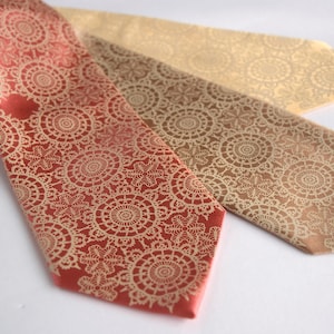 Doily Lace necktie. Men&#39;s rustic &quot;Cottage Lace&quot; tie, warm cream print. Standard, extra long narrow or skinny size. Groom, groomsmen gift.