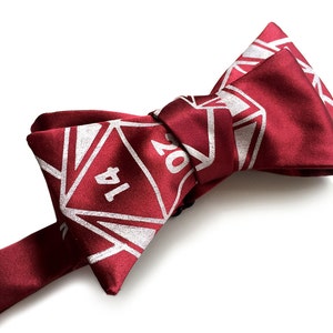d20 dice bow tie, Dungeons & Dragons inspired rpg gift, critical role. Men&#39;s self tie bow tie. Geek gift, polyhedral dice, geek wedding tie