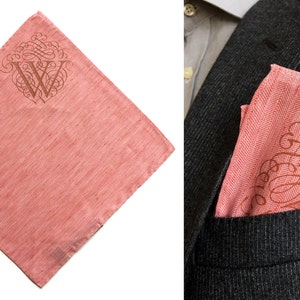 Custom initial pocket square. Pink pocket square, coral pink linen silk blend & more. Filigree font. Personalized letter, choose A-Z 画像 2