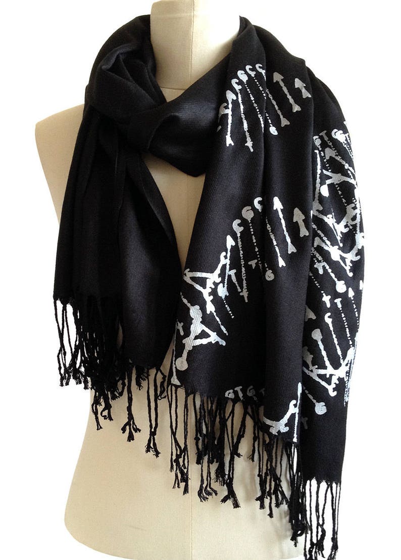DNA Print Scarf. DNA Double Helix printed soft pashmina. Science scarf. Gift for science teacher, genetic researcher, genealogy, family tree silver print/black