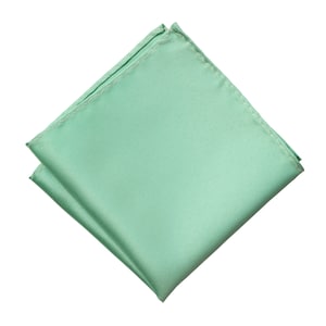 Puede incluir: Un pa&ntilde;uelo de bolsillo de seda verde doblado.