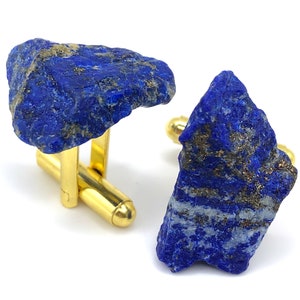 Boutons de manchette en lapis. Pierre brute naturelle, boutons de manchette en pierres précieuses brutes. 9e anniversaire, quelque chose de bleu, boutons de manchette de mariage. Cadeau mari, cadeau pour papa gold-tone-hardware