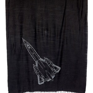 Bufanda SR-71 Blackbird. Regalos para pilotos de aviones Lockheed Blackbird. Pashmina con aspecto de lino. Regalos de la Fuerza Aérea, NASA, regalos militares para hombres o mujeres. imagen 4