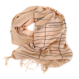 Écharpe Library Date Due, pashmina de bambou à franges. Foulard en forme de livre. Pour bibliothécaire, écrivain, rat de bibliothèque, amoureuse des livres, femme enceinte, cadeau livresque