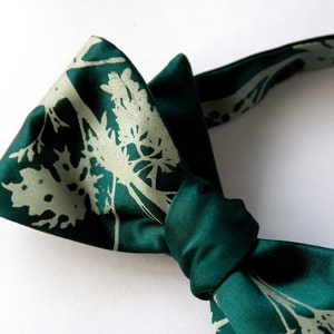 Absinthe Bow Tie, self tie bow tie. The Green Fairy, goth wedding, bow tie for groom. Wormwood, Artemisia leaves. Freestyle & adjustable bow