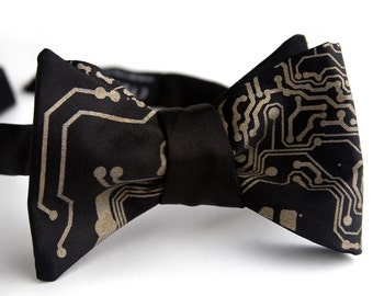 Circuit Board bow tie, self tie bow tie. Computer science graduation gift, creative black tie, geek wedding bow tie, winter formal, prom