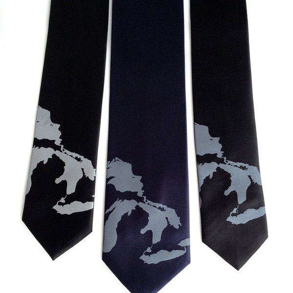 Krawatte mit Kartenmotiv der Großen Seen. Herrenkrawatte mit Kartenmotiv. Michigansee, Oberer See, Huronsee, Eriesee, Ontariosee. Hochzeit in Michigan, Upper Peninsula, Yooper (Region der Upper Peninsula), Hochzeit in Chicago, Milwaukee