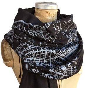 New York City Kaart Sjaal, Metro kaart print omzoomde sjaal. Bamboe pashmina. Vintage NYC kaart. Manhattan, Brooklyn, Wall Street cadeau