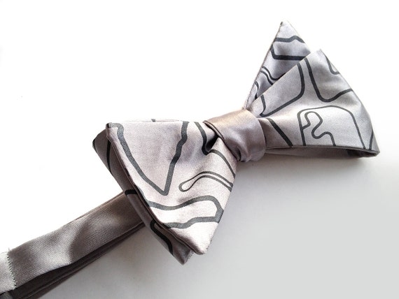 Racetrack bow tie, freestyle men's tie. Race track maps of the world necktie. Perfect for automotive enthusiasts. Your choice of color.