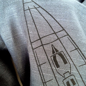 Bufanda SR-71 Blackbird. Regalos para pilotos de aviones Lockheed Blackbird. Pashmina con aspecto de lino. Regalos de la Fuerza Aérea, NASA, regalos militares para hombres o mujeres. imagen 3