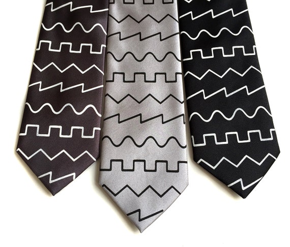 Black skull and crossbones slim width tie | Black and Silver