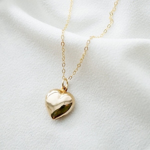 Gold Heart Necklace Calan // 14K Gold filled // Gift for her // Minimalist jewelry image 1