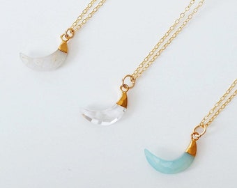 Collier de pierres précieuses Crescent Moon avec chaîne en or 14 carats (Rowen) // Cadeau pour femme // Bijoux faits à la main //