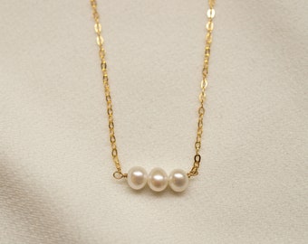 Trio Pearl Gold Necklace // 14K Gold filled Necklace // Bridal jewelry // Handmade jewelry // June birthstone