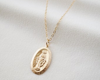 Collar de medallón de moneda de oro de la Virgen María de la Santísima Madre (Mary Centro) // 14K lleno de oro // Joyas de monedas de oro // Joyas religiosas