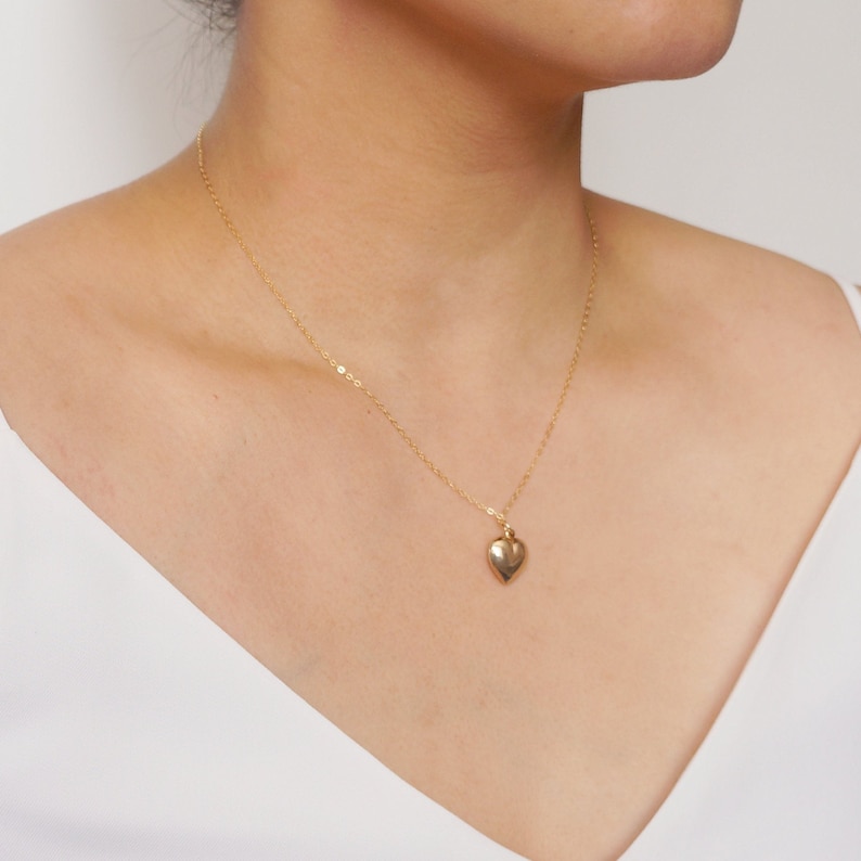 Gold Heart Necklace Calan // 14K Gold filled // Gift for her // Minimalist jewelry image 4