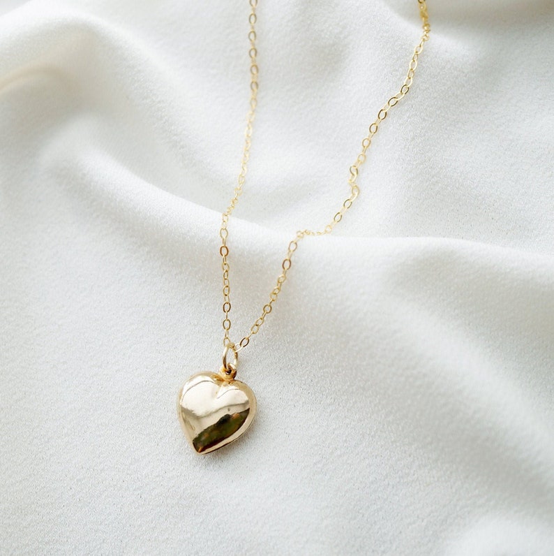 Gold Heart Necklace Calan // 14K Gold filled // Gift for her // Minimalist jewelry image 1