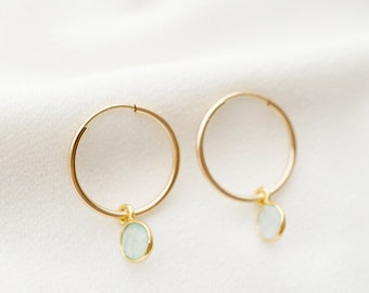 Pendientes de aro de oro con calcedonia aqua (Valais) // Regalos para ella // Pendientes hechos a mano // Joyería minimalista