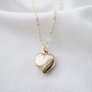 Gold Heart Necklace Calan // 14K Gold filled // Gift for her // Minimalist jewelry image 3
