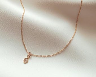 Nixie winziger Vermeil Marquise Anhänger - Zierliche CZ Halskette an einer verstellbaren Gold Fill Kette