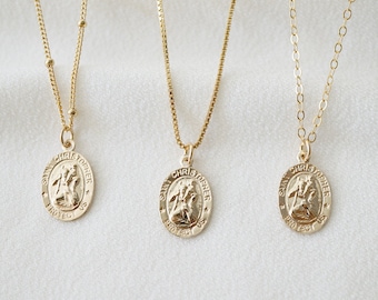 Traveler's Protection sierlijke kleine gouden munt ketting (St Christopher Spiro)//Saint Christopher medaille 14K goud gevuld//religieuze sieraden