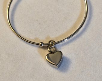 Bracciale rigido con urna per cremazione a forma di cuore in argento: gioielli commemorativi