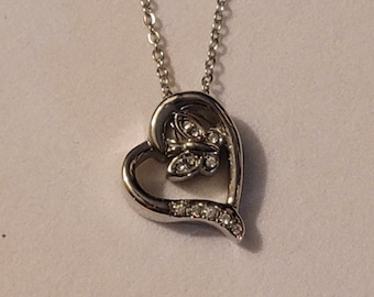 Collana con ciondolo a forma di farfalla in argento sterling con