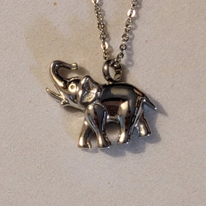 Silber Elefant Urne Halskette: Edelstahl Gedenkschmuck