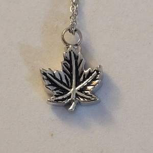Silber Ahornblatt Urne Halskette, Feuerbestattung Schmuck, Feuerbestattung Halskette, Für menschliche Überreste, Halskette für Asche, Blatt, Urne, Geschenk,