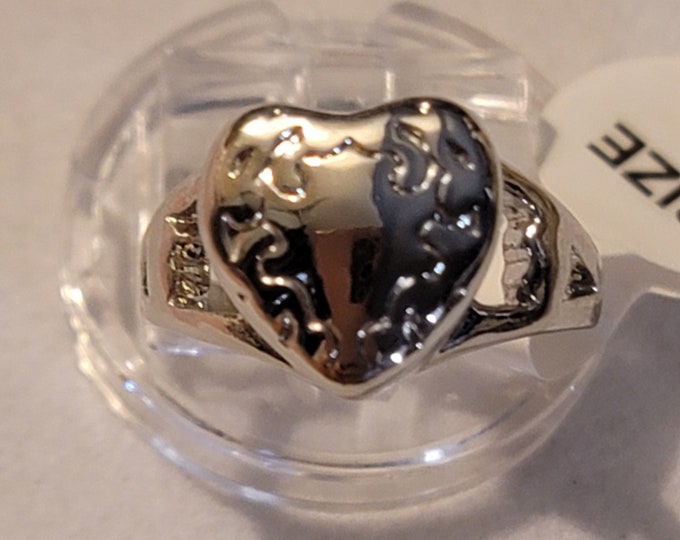 Silver Etched Heart Urn Ring, Cremation Jewelry, Cremation Ring, For Ashes, Holds Human Remains, Ring, Memorial Jewelry, Gift