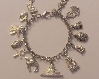 Silverarmband med egyptiskt charm: Ankh, pyramid, kamelberlocker