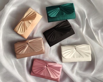 Satin Twist Front Clutch Bag: Elegante Abend- & Brauttasche