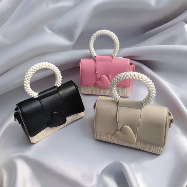 Mesmeric Diamond Straw Handbag