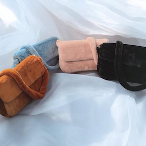 Oversized Plush Faux Fur Shoulder Bag: Cozy Messenger Bag