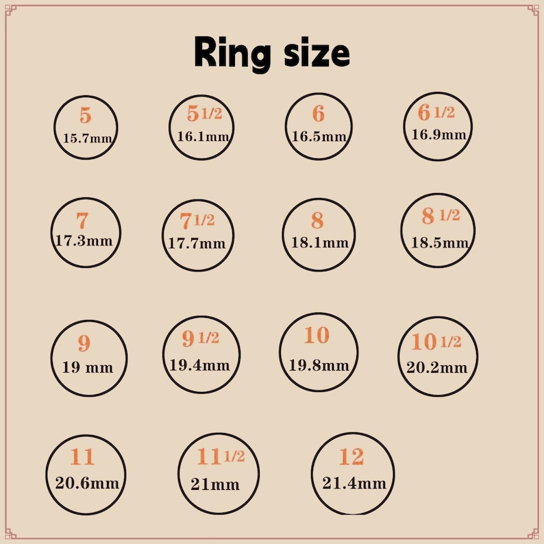 K&ouml;nnte beinhalten: Eine beigefarbene Ringgr&ouml;&szlig;entabelle mit der &Uuml;berschrift Ring size. Sie zeigt f&uuml;nfzehn Kreise, die jeweils eine US-Ringgr&ouml;&szlig;e und den entsprechenden Durchmesser in Millimetern enthalten, von Gr&ouml;&szlig;e 5 mit 15,7 mm bis Gr&ouml;&szlig;e 12 mit 21,4 mm.