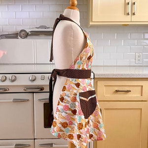 Retro Sweetheart Apron Ice cream Cones on White BELLA image 2