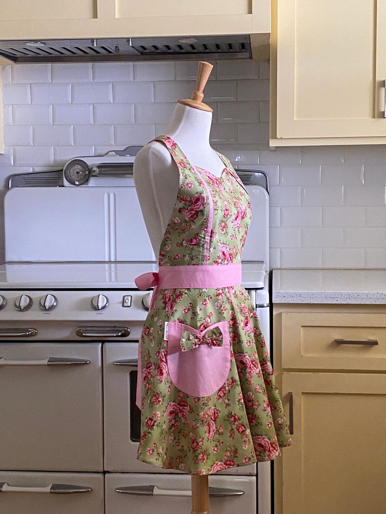 The MAGGIE Pink Floral on Green Vintage Inspired Full Apron image 2