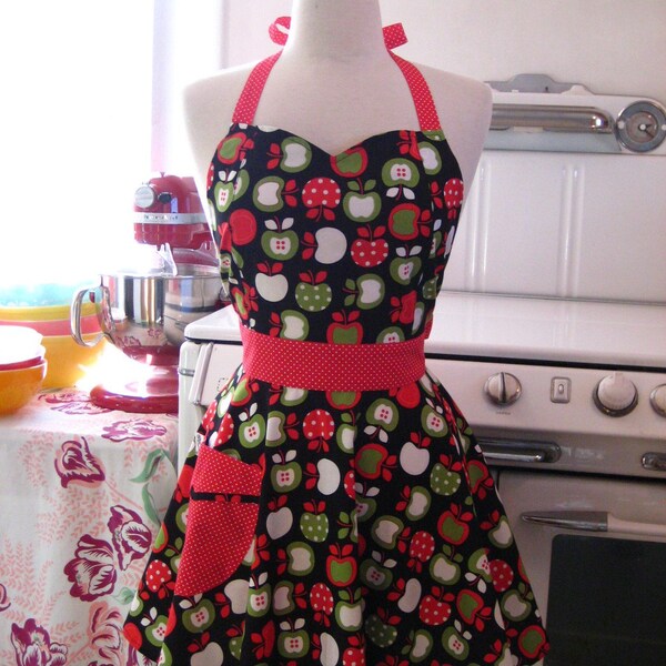 The BELLA Vintage Inspired Market Fresh Apples on Black Full Apron