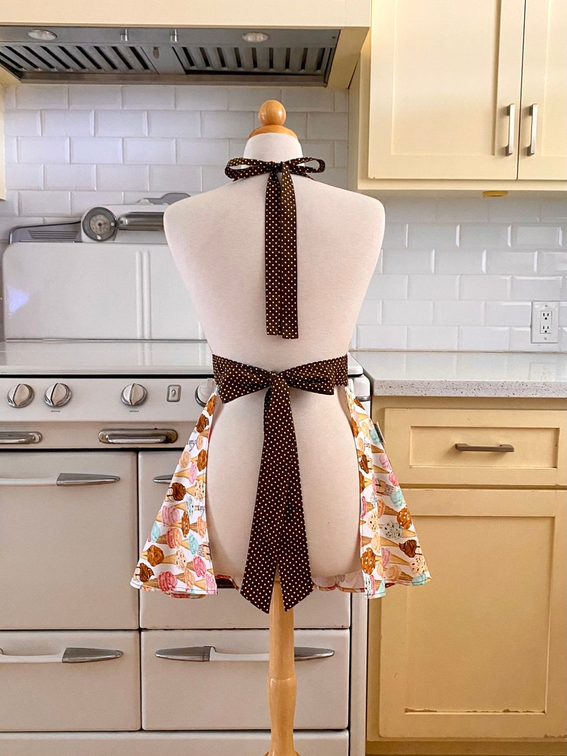 Retro Sweetheart Apron Ice cream Cones on White BELLA image 3