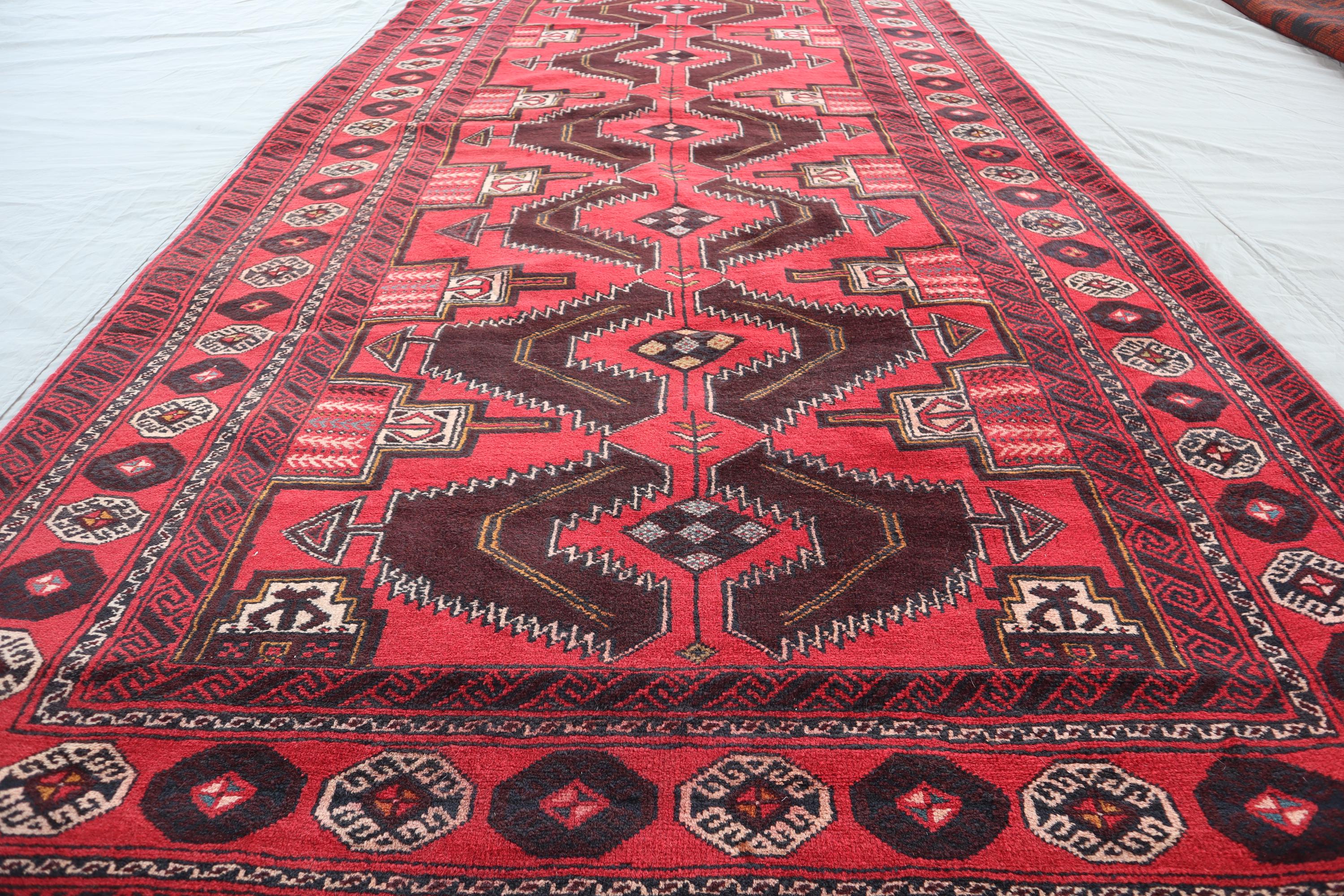 アンティーク アフガン バルーチ ラグ：赤い幾何学模様のウール