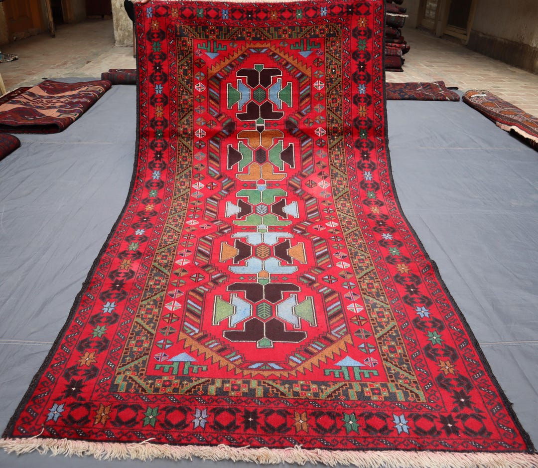 手作りのアフガニスタン・バルーチラグ：4x7インチの赤いウールの